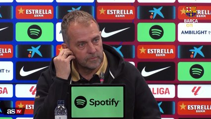 La sala de prensa, a carcajadas: la broma de Flick por su cumpleaños que ‘sacó los colores’ a su jefe de prensa