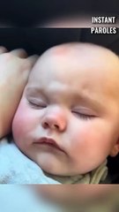 Ce bébé s’apaise lorsque sa maman pose sa main sur son visage
