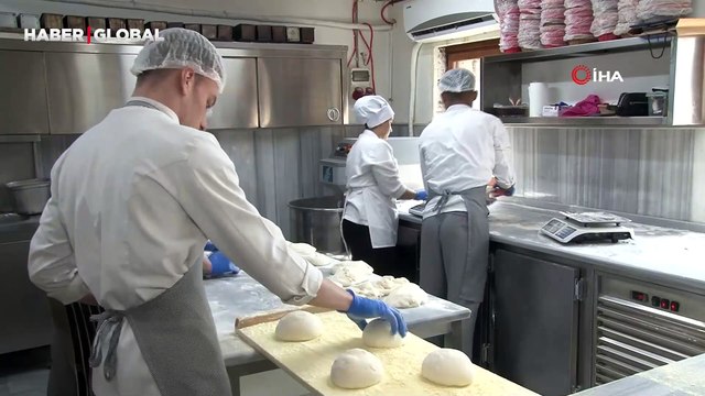 Zeytinburnu’nda 130 yıllık maya ile pişen pideler sofraları süslüyor: Taş fırında pişmesi şart