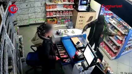 Uzun namlulu oyuncak silahla soygun anı kamerada