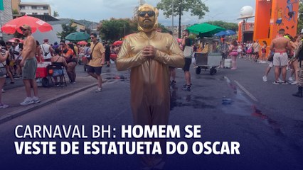 Folião se veste de Oscar em homenagem a Fernanda Torres