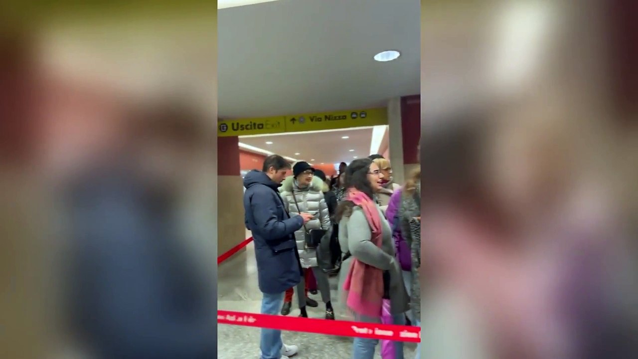 Torino, la lunga coda per ammirare gli interni della Sala Gonin, alla stazione di Porta Nuova. Ecco i suoi segreti