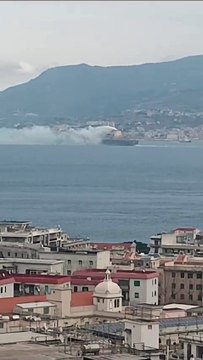 Paura nello Stretto di Messina: densa colonna di fumo da una nave, ma è un falso allarme