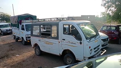 Watch Video: रामदेवरा में दो किमी तक वाहनों का जाम