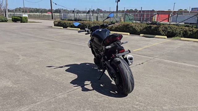 2025 KAWASAKI Z900 BLACK WALK-AROUND