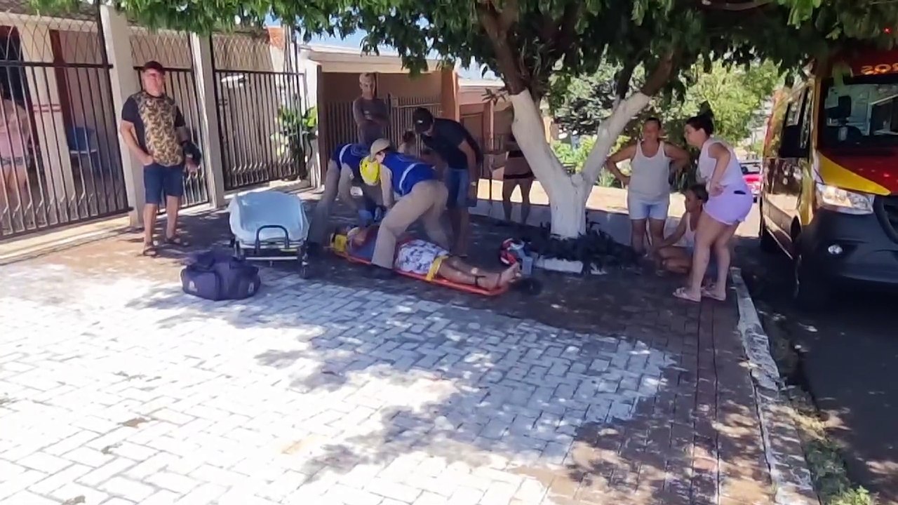 Acidente entre moto, Saveiro e ônibus do transp...