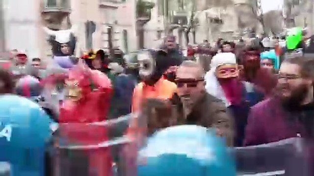 Messina, corteo contro il Ponte sullo Stretto: cariche delle forze dell’ordine
