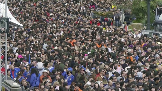 La primera mascletà de las Fallas 2025 homenajea a las víctimas de la DANA