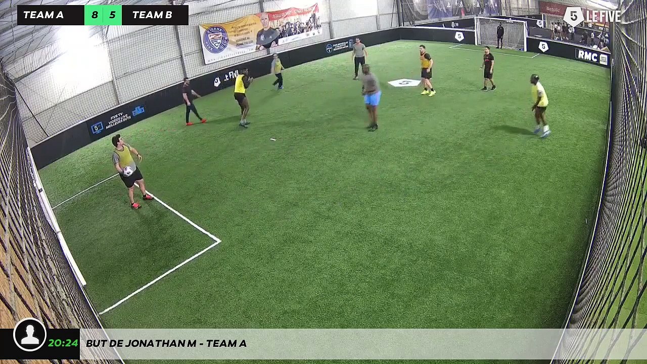 But de Jonathan M - Team A