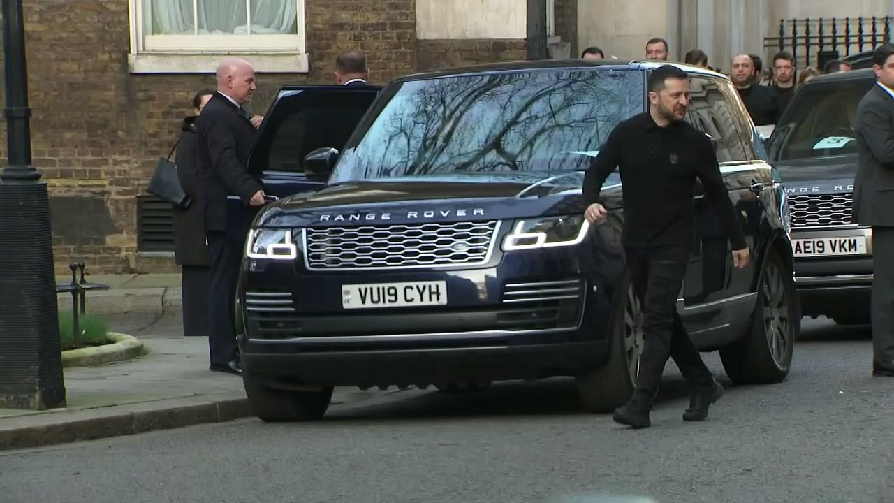 Keir Starmer greets Zelenskyy outside Downing Street