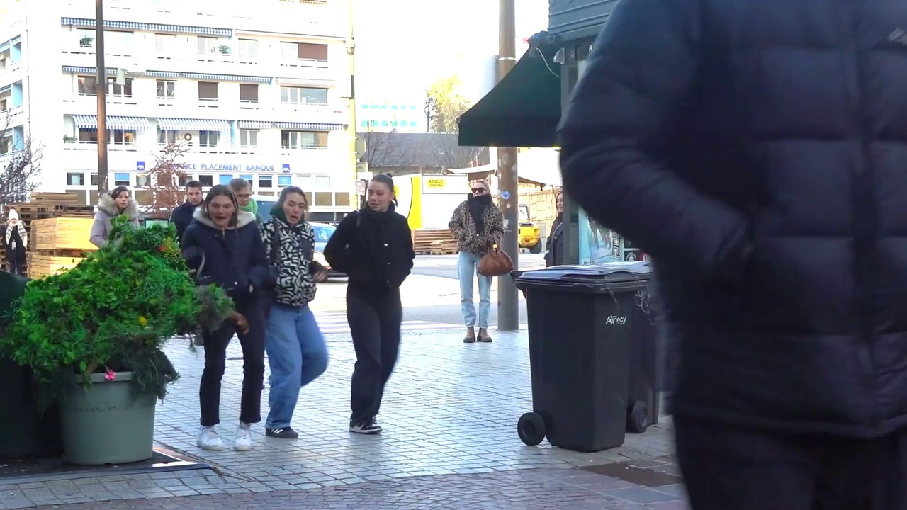 BUSHMAN PRANK 2025! AWESOME REACTIONS SCARE PRANK 2025!