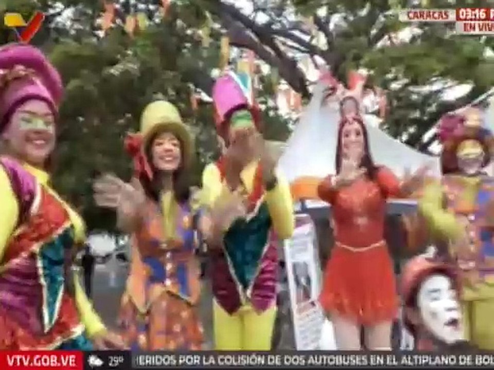 Niños y niñas disfrutan en familia de la actividades preparadas para los Carnavales Seguros 2025