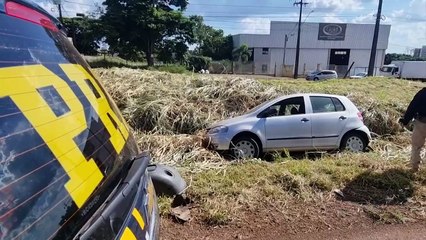 Fiorino e Fox saem da pista após colisão na BR-467, em Cascavel