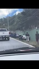 Pareja en camino a su boda resulta herida en accidente en carretera a Santa Lucía