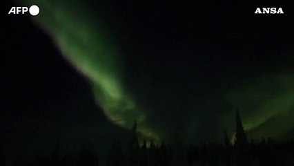 Canada, l'aurora boreale da' spettacolo sul cielo artico