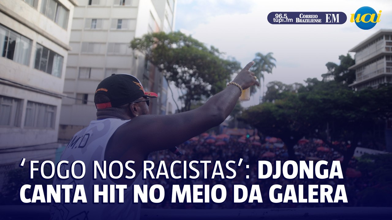 Djonga canta hit "Olho de Tigre" no meio da galera em BH