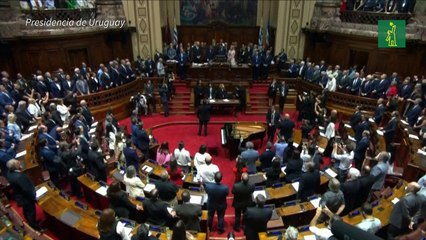 El izquierdista Yamandú Orsi asumió como presidente de Uruguay