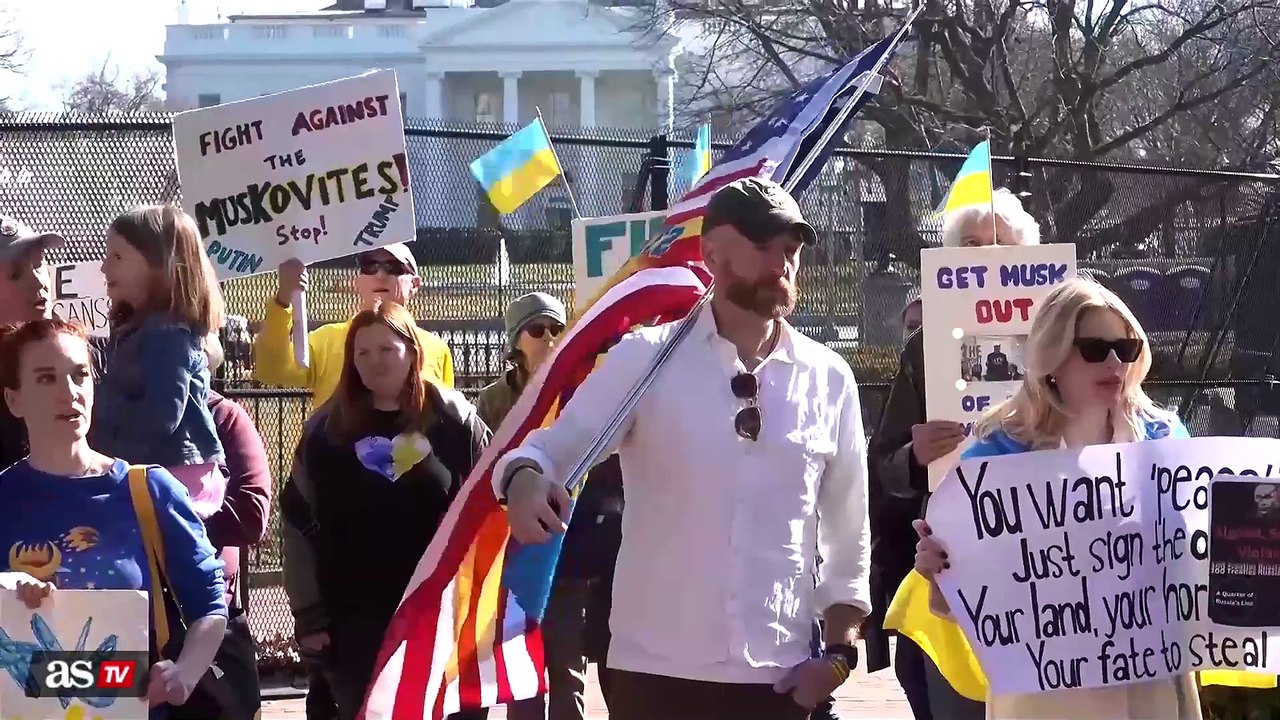 Trump Zelenskiy meeting 'disgrace' to the world - Protesters blast Trump outside White House
