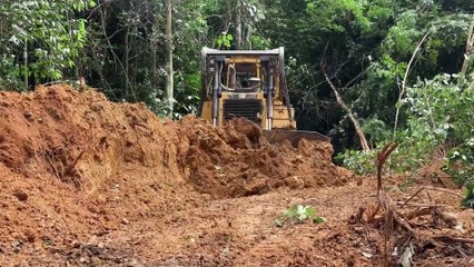 Case Study!! Expanding Mountain Roads Using the D6R XL Bulldozer