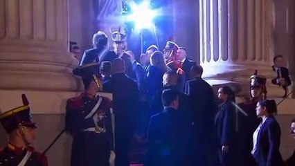 En la transmisión oficial, el momento del saludo entre el Presidente y la vice quedó fuera de cuadro