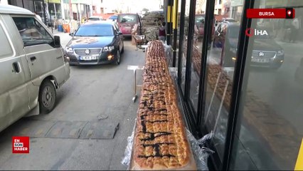 Bursa'da 7 metrelik pide görenleri hayrete düşürdü