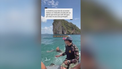 La viral reacción de un turista italiano en Tailandia cuando la policía le obliga a salir del agua