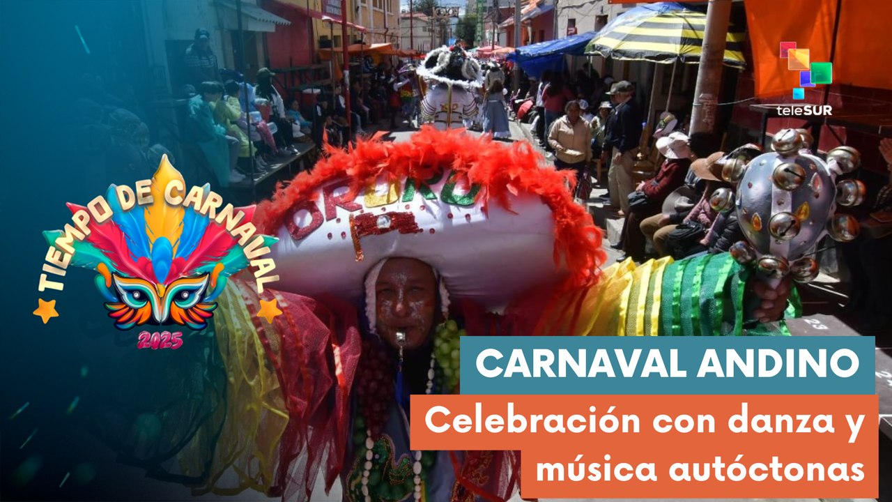 Campesinos lucen trajes multicolores en la Ciudad de Oruro