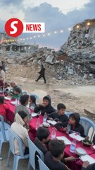 Palestinians spend first Ramadan Iftar gathering on the ruins of their destroyed homes in Rafah