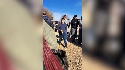 Fans wait for more than an hour to visit Jeremy Clarkson's farm shop reopening