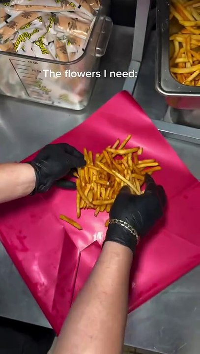 Follow for more ASMR videos🌮🍟 Credits: @banginbuns #mukbang #asmr #fastfood #asmreating