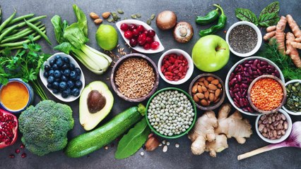 Top 8 Anti-Aging Foods for Youthful, Glowing Skin!