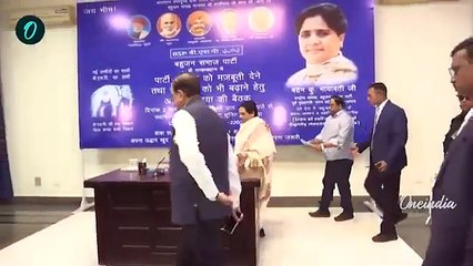 Mayawati ने भतीजे Akash Anand को BSP से किया बाहर | Ramji Gautam | UP Politics