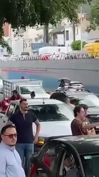 Un árbol cayó sobre carriles centrales de López Mateos causando el bloqueo total a la circulación