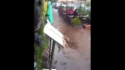 Roma come Venezia, acqua alta davanti al Colosseo dopo il temporale