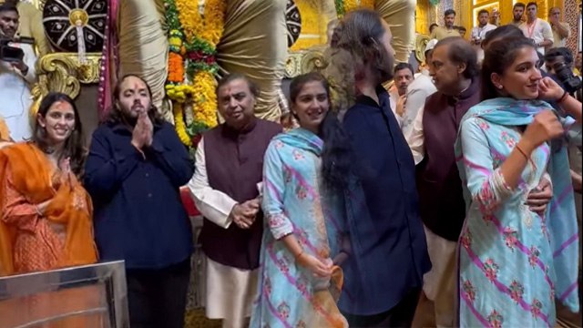 Mukesh Ambani Protected Radhika Merchant By Putting On Hand Her Waist, Public Troll...| Boldsky