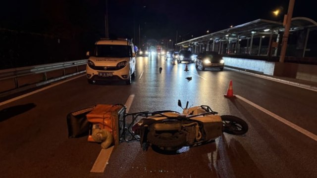Bursa'da bariyere çarpan motokurye hayatını kaybetti
