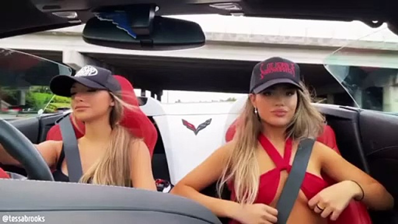 two beautifull girls dance