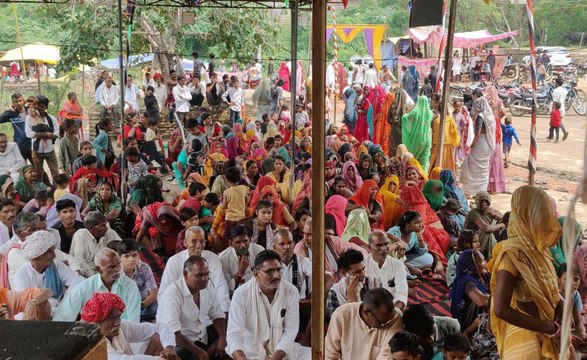 Video : तेजाजी के थानकों पर उमड़े श्रद्धालु, अलगोजों पर किया नृत्य