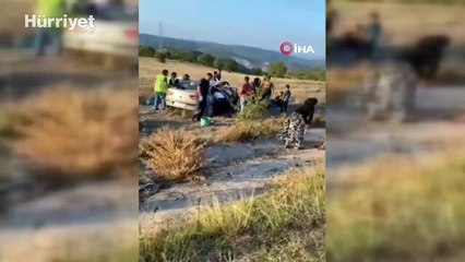 Video herunterladen: Sinop’ta iki otomobil kafa kafaya çarpıştı: Ölü ve yaralılar var