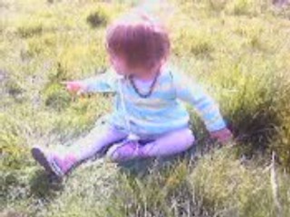 Je joue dans le jardin