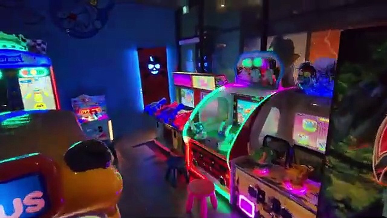 y2mate.com - Big Brother is Watching Autonomous Arcade Tour in Korea 맥스게임존 인천부평점 _360P