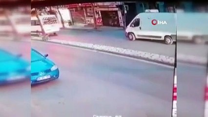 Bursa'da park halindeki araca çarptı! Hiçbir şey olamamış gibi kaçtı