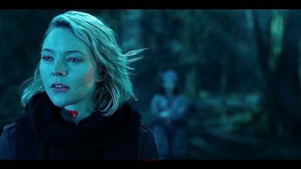 Motherland-Fort-Salem-2x08-Raelle-and-Scylla-Kiss-Scene