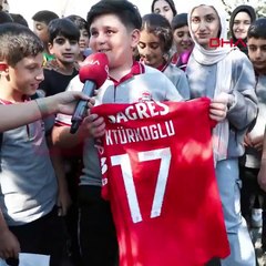 Benfica taraftarı sözünü tuttu; Rüzgar formasına kavuştu