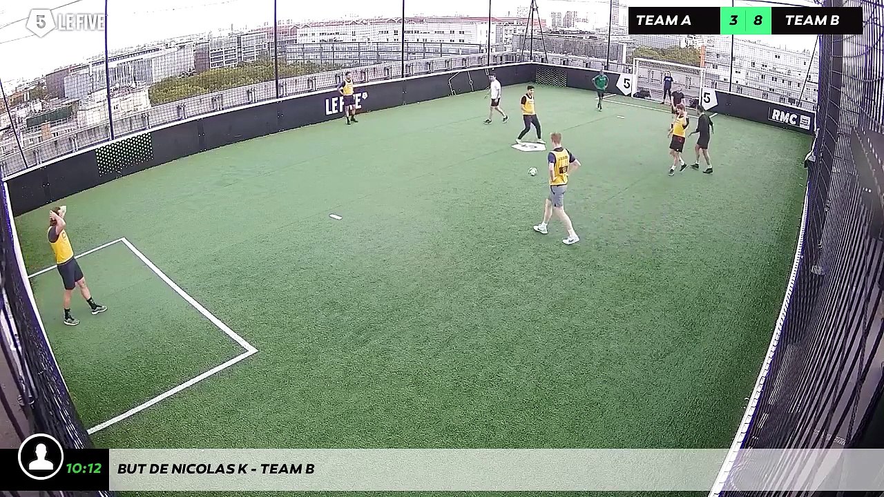 But de Nicolas K - Team B