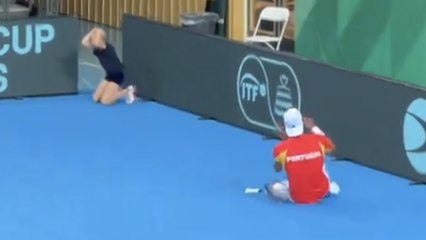 Tennis - Coupe Davis 2024 - L'amusante réaction d'une ramasseuse de balle après la défaite de Casper Ruud !