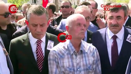 Özgür Özel ile Numan Kurtulmuş arasında Eygi’nin cenazesinde gerginlik