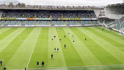 Teams emerge at Windsor Park as Linfield and Larne prepare for Irish League clash