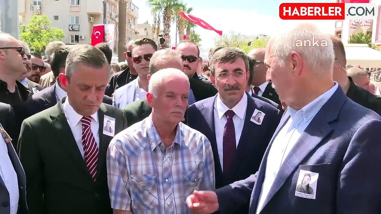 CHP Lideri Özgür Özel'den Numan Kurtulmuş'a Cenaze Töreni Tepkisi