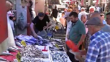 Eylül sofralarının lezzeti palamutun ucuzlayan fiyatını gören inanamadı